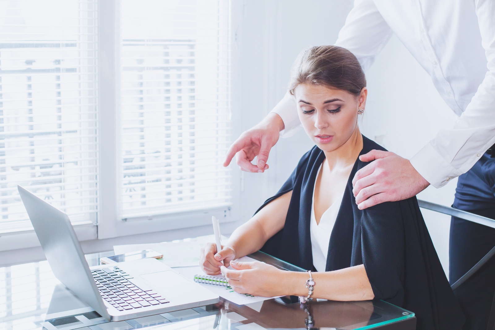 Lutte contre le harcèlement dans les cabinets d'avocats : un nouveau plan d'action en 2023 ?